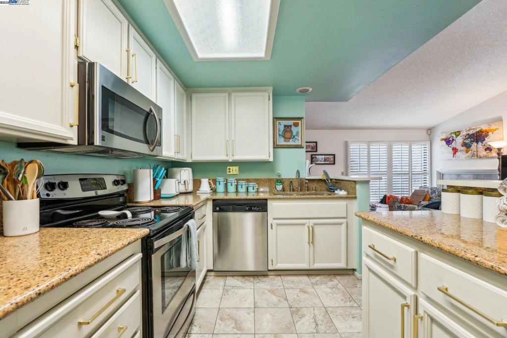 38764 Huntington Cir Property Photo 5