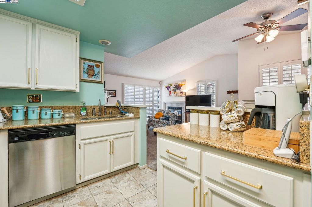 38764 Huntington Cir Property Photo 6