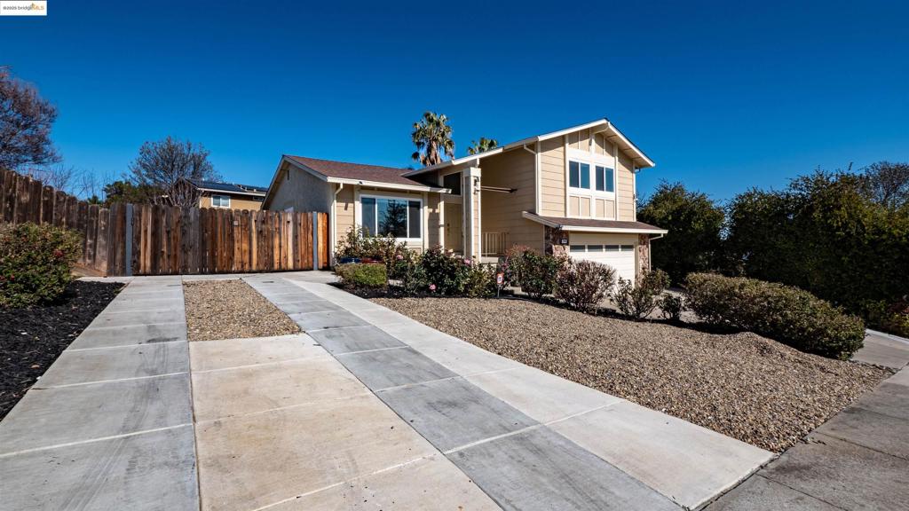 2408 Los Prados Way Property Photo 2