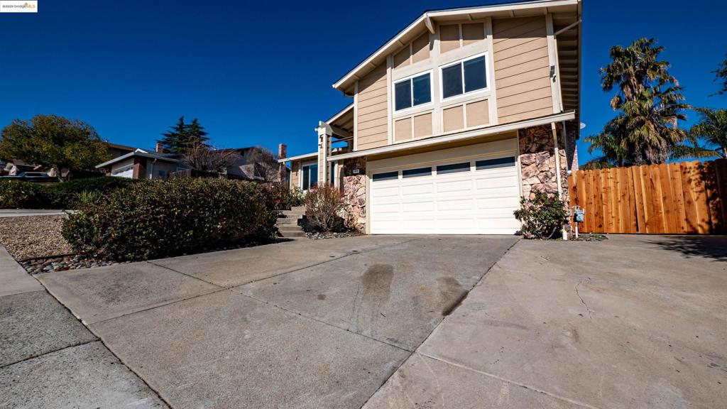 2408 Los Prados Way Property Photo 3