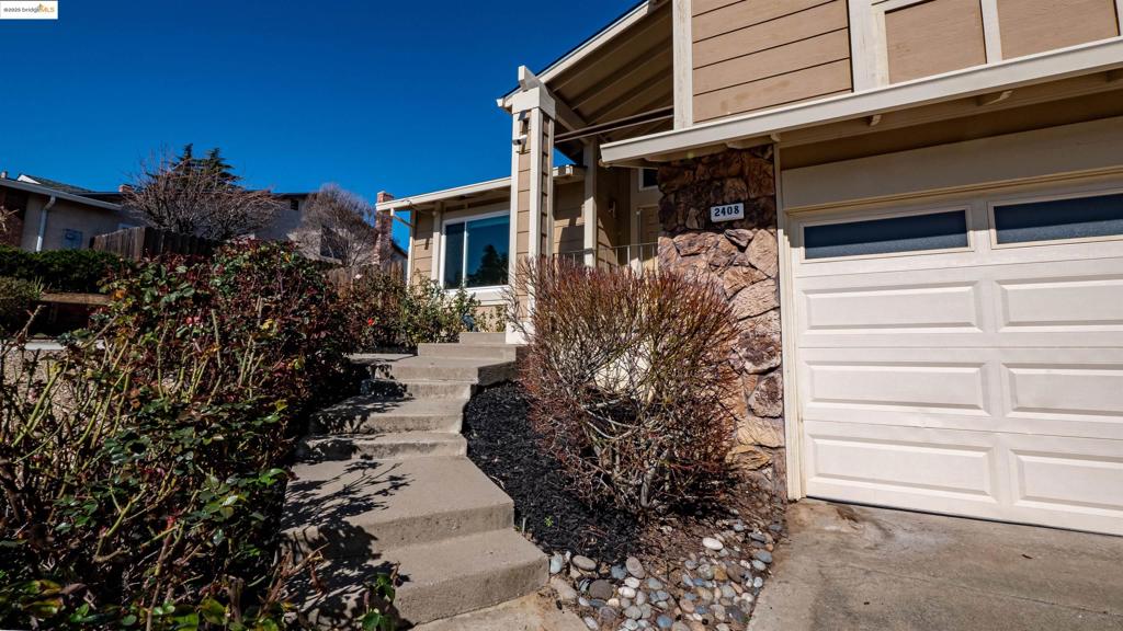 2408 Los Prados Way Property Photo 4