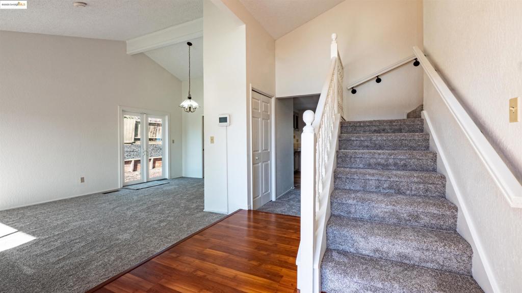 2408 Los Prados Way Property Photo 6