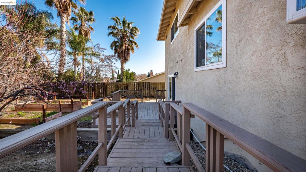 2408 Los Prados Way Property Photo 33