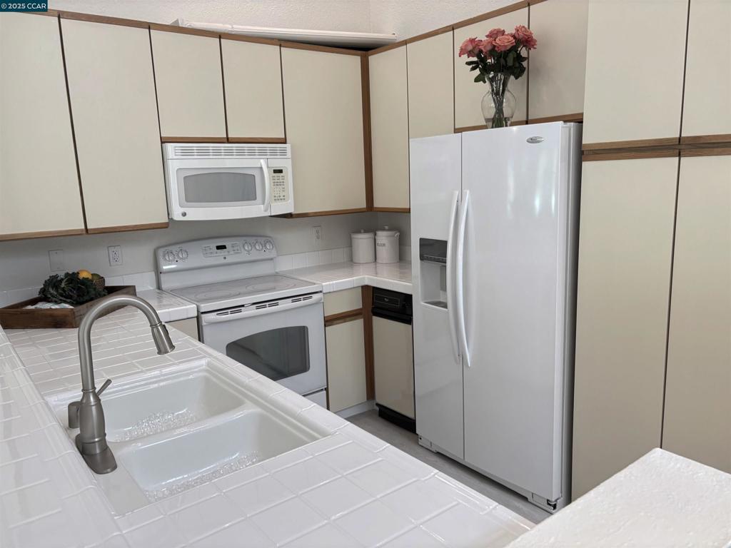 3094 Lakemont Dr 3 Property Photo 9