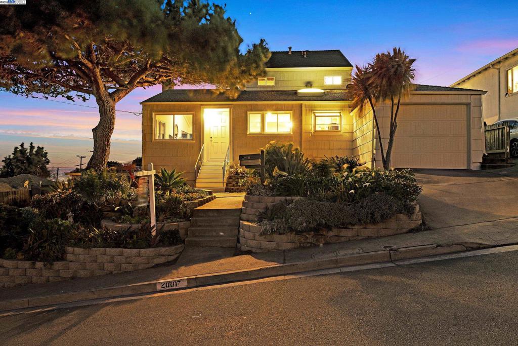 2007 Carquinez Ave. Property Photo