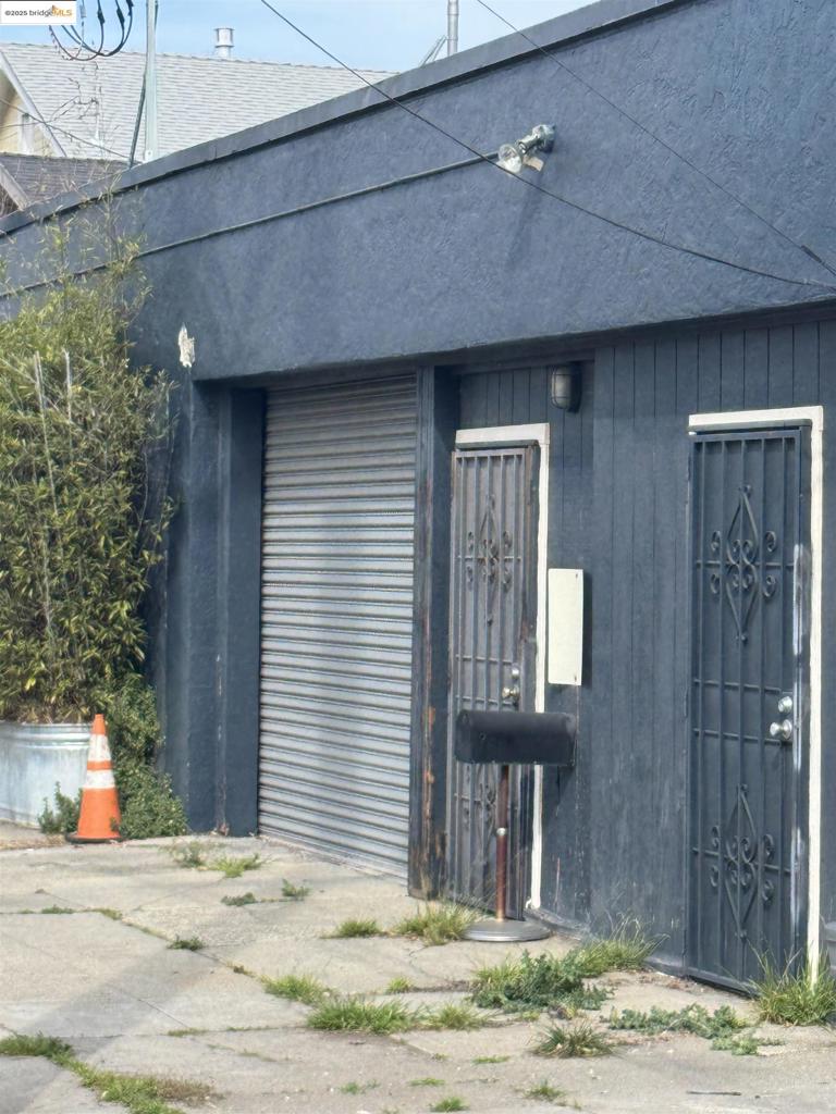 2928 Chapman St Property Photo 1