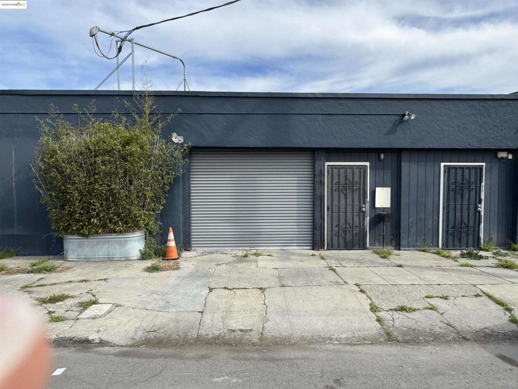 2928 Chapman St Property Photo 2