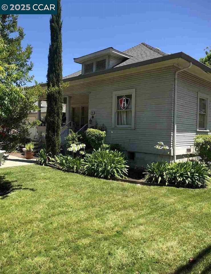 2244 Almond Ave Property Photo 5