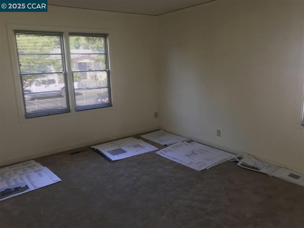 2244 Almond Ave Property Photo 10
