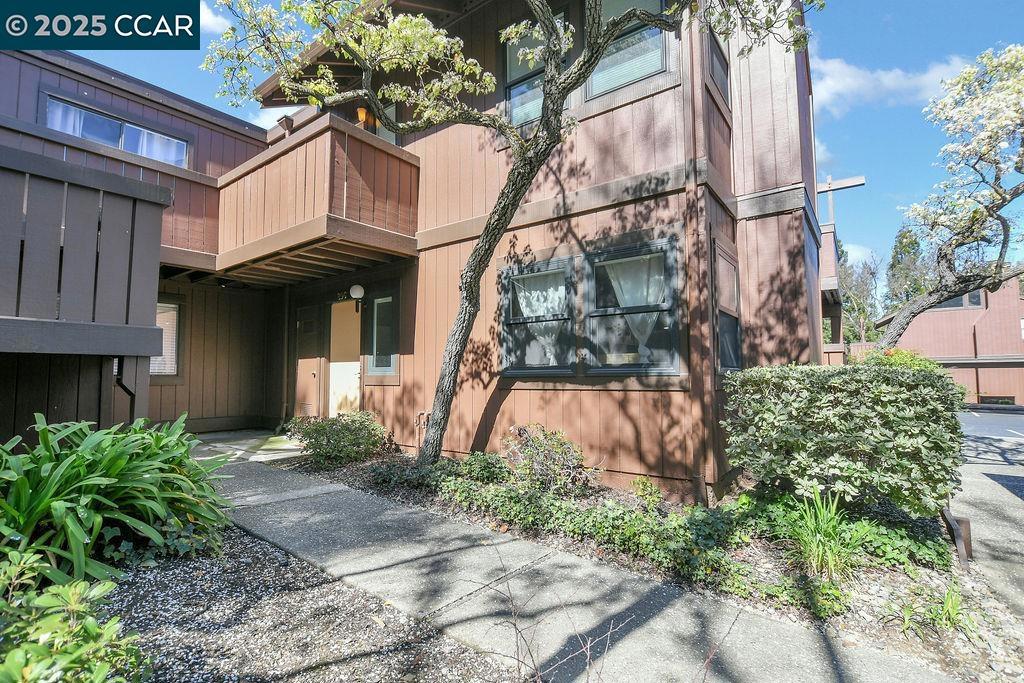 896 Camelback Place Property Photo