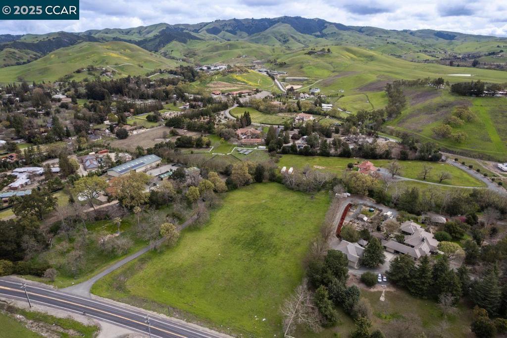 5201 Camino Tassajara Property Photo