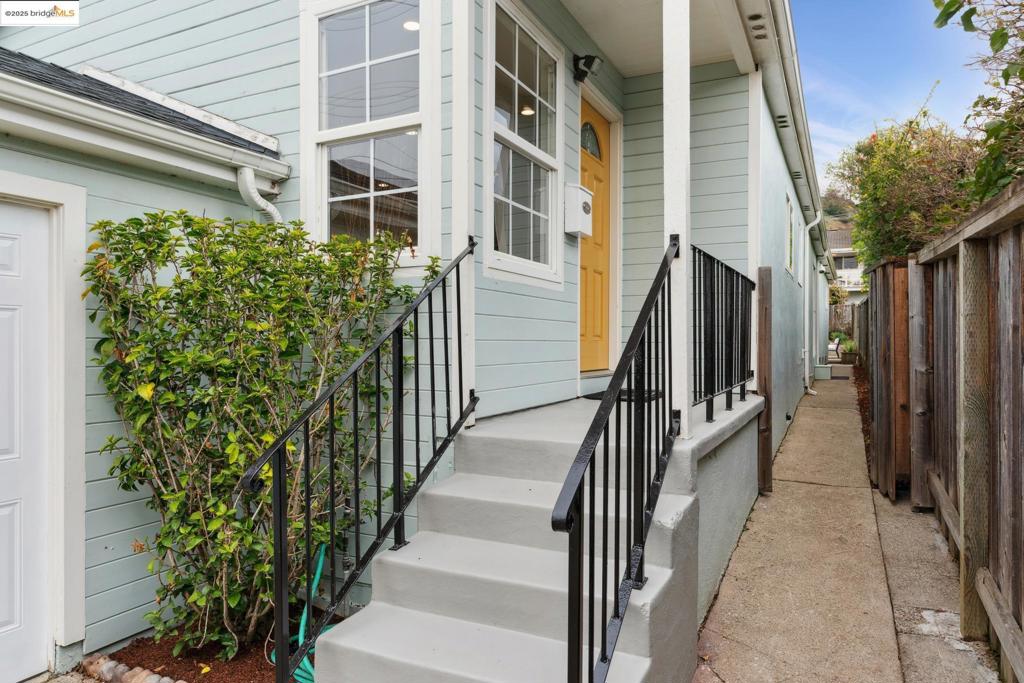 1240 Norvell St Property Photo
