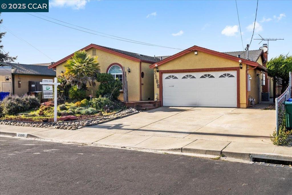 2269 Cypress Ave Property Photo