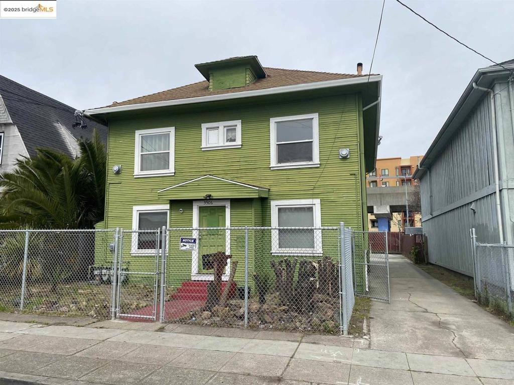 3506 San Leandro St Property Photo 1