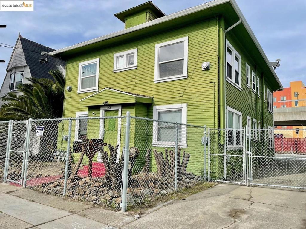 3506 San Leandro St Property Photo 2
