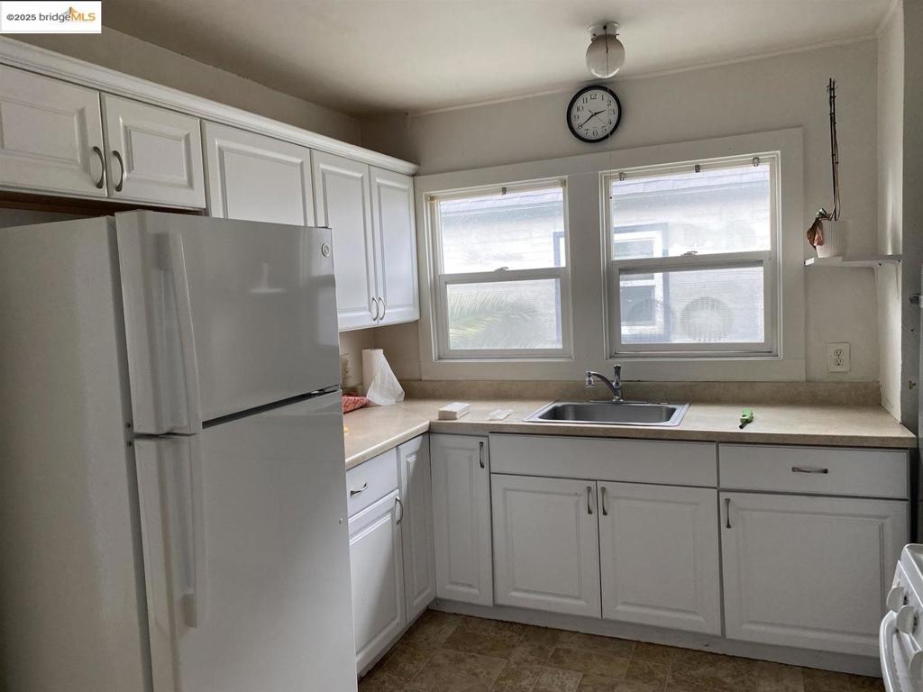 3506 San Leandro St Property Photo 10