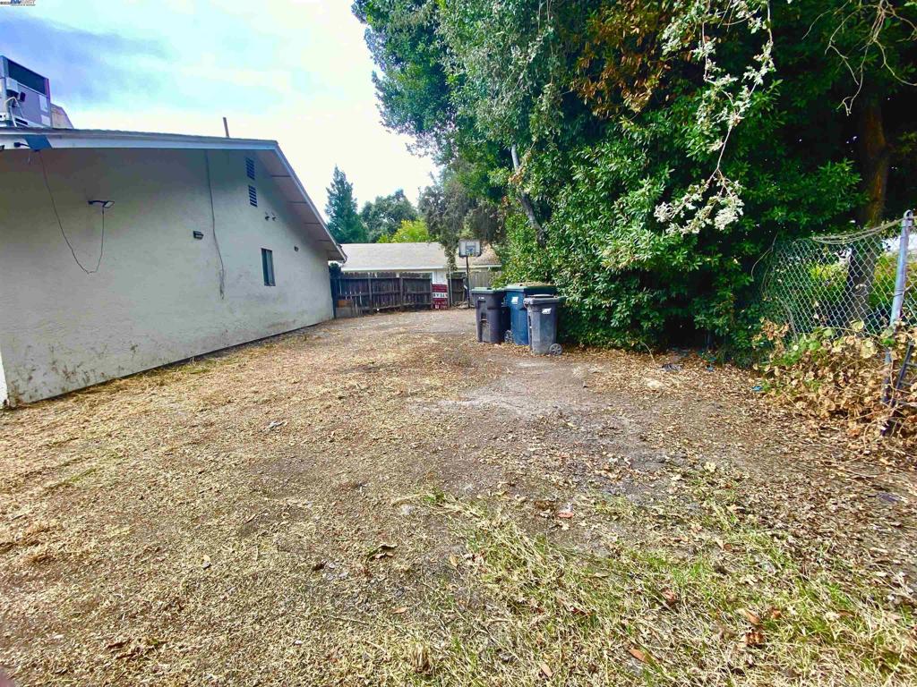 8829 Kelley Dr Property Photo 15