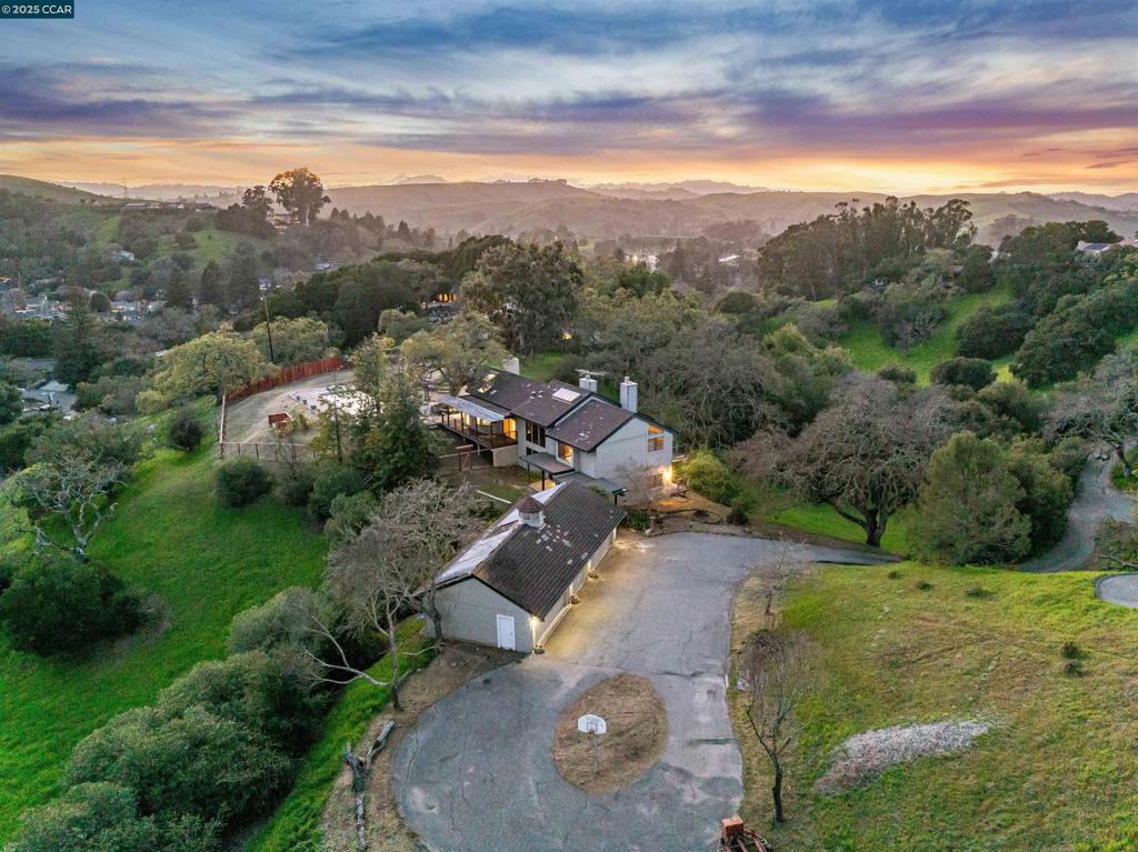 5 Leeward Glen Road Property Photo