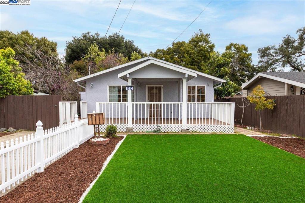 1752 Knox Street Property Photo