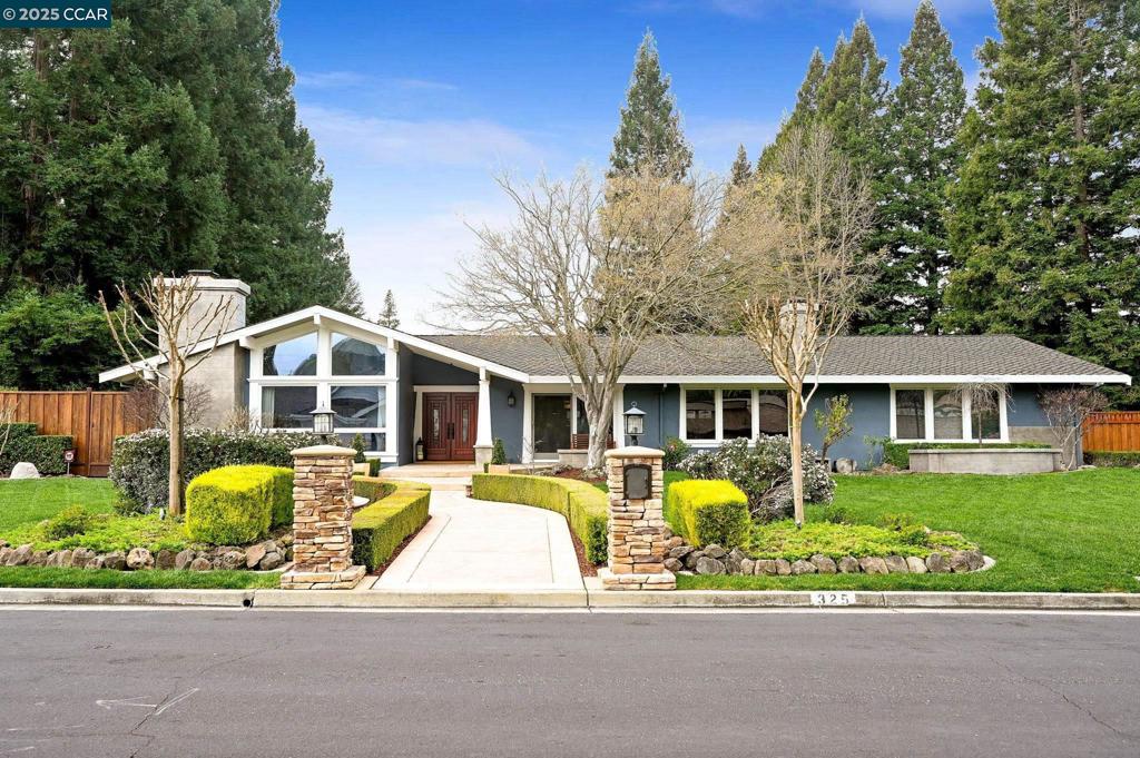 325 Lakeview Place Property Photo