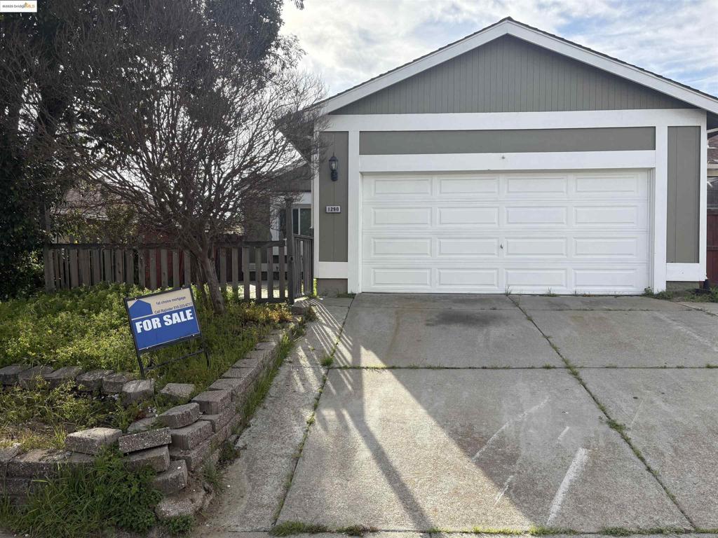1290 Canterbury Property Photo