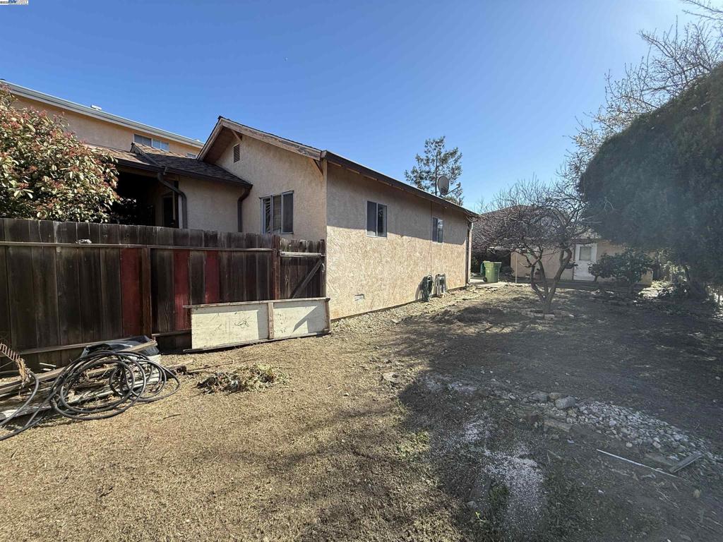513 Ramos Ave Property Photo 7
