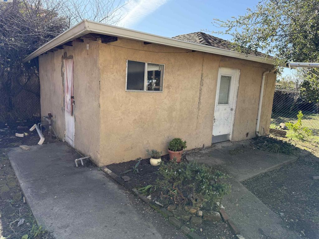 513 Ramos Ave Property Photo 8