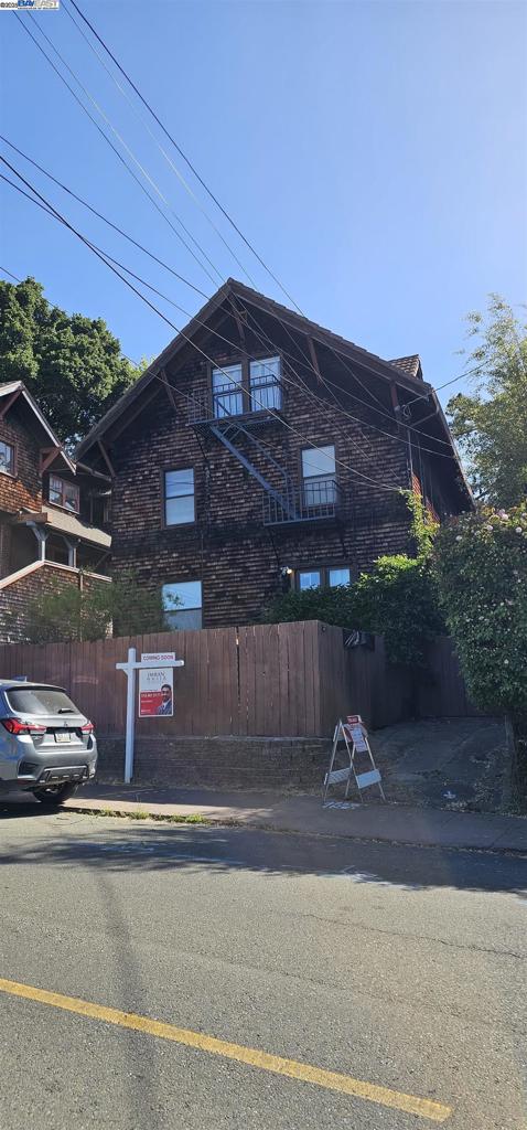 1139 Oxford St Property Photo