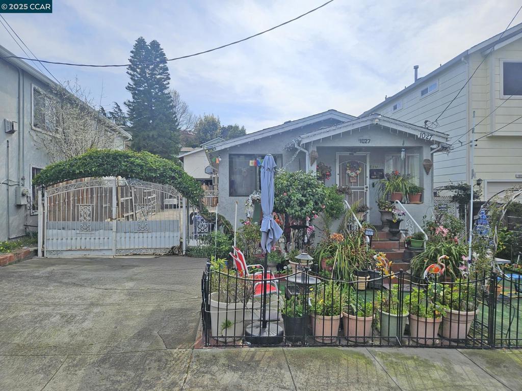 1027 3rd St Property Photo