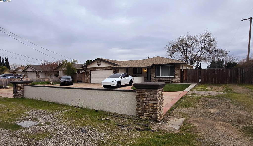 8930 Caselman Road Property Photo 1