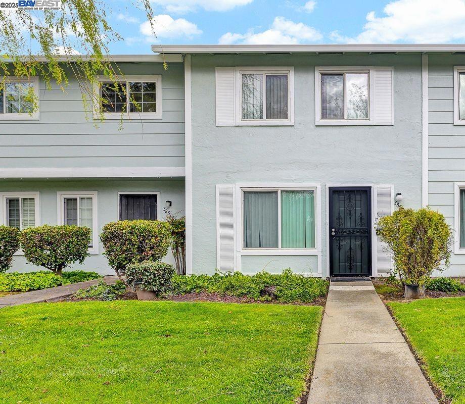 38521 Royal Ann Cmn Property Photo