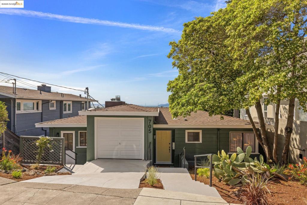 705 Colusa Ave Property Photo