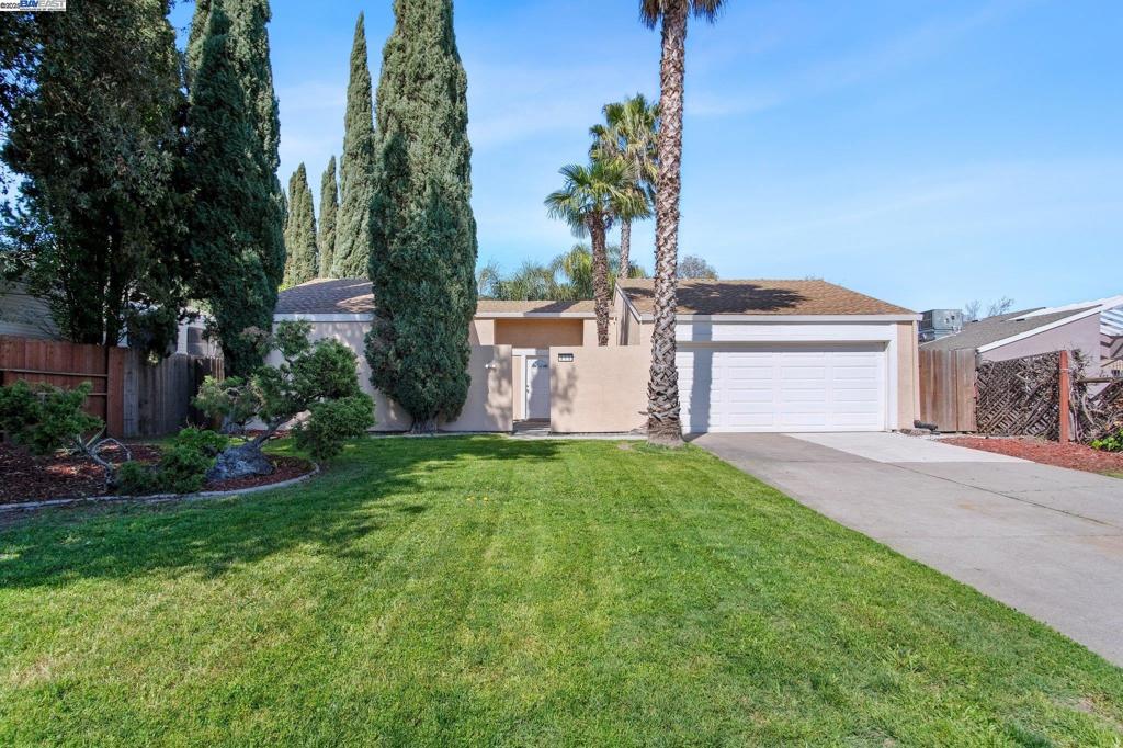 915 Cooper Ct Property Photo