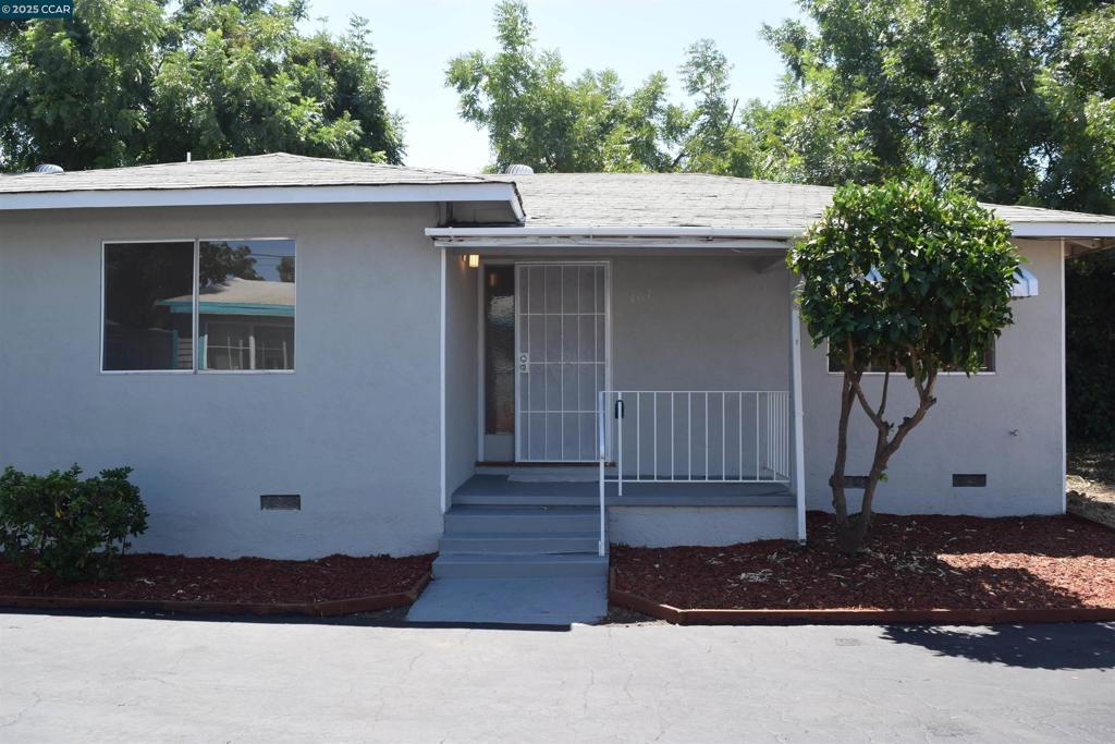 467 Parker Ave Property Photo 4