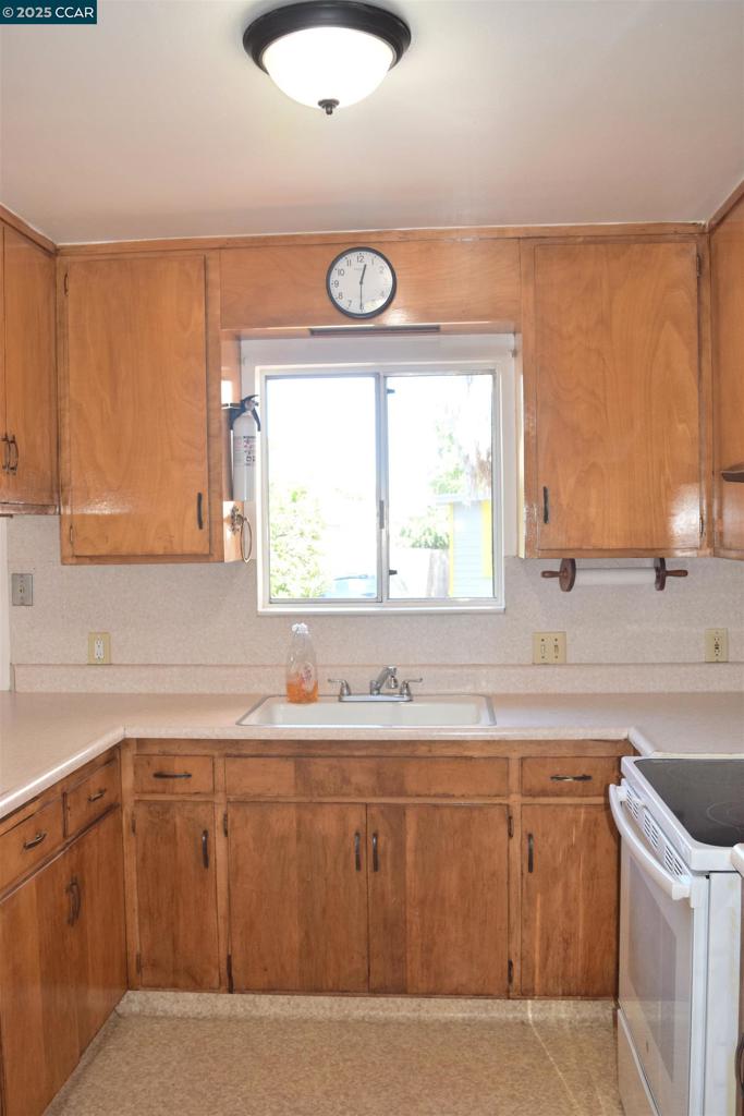 467 Parker Ave Property Photo 7
