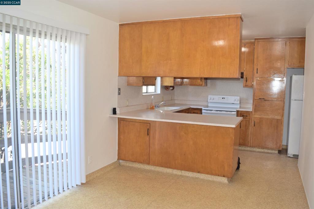 467 Parker Ave Property Photo 8
