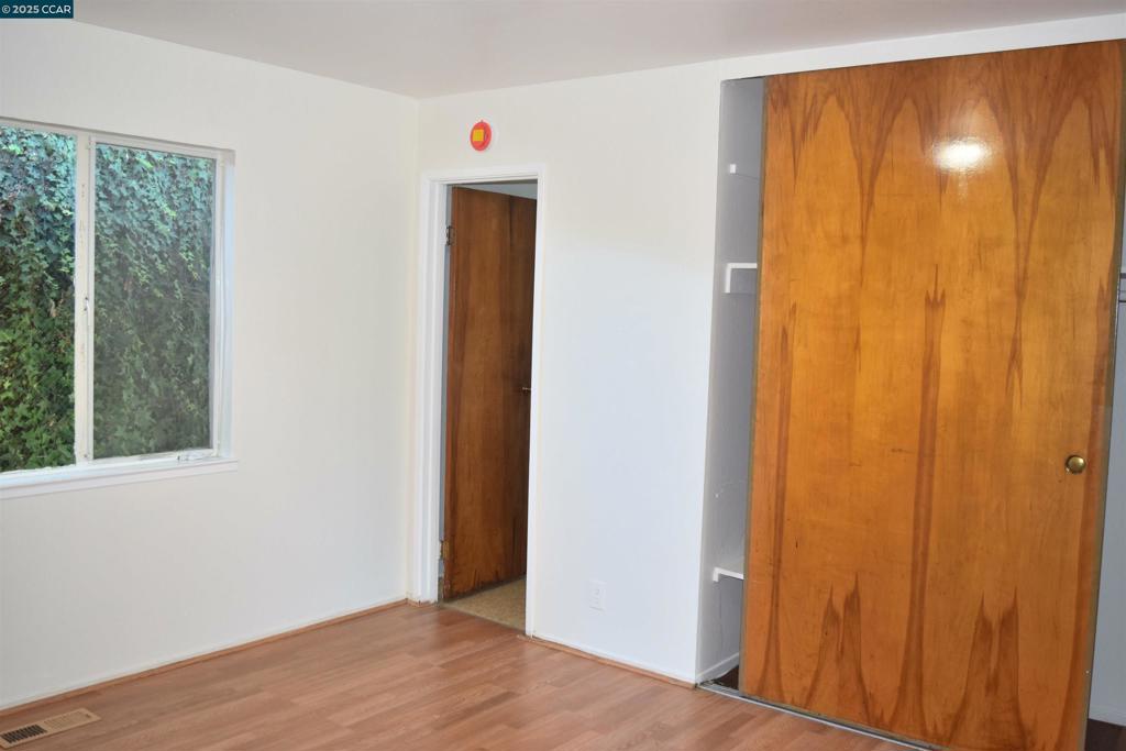 467 Parker Ave Property Photo 10