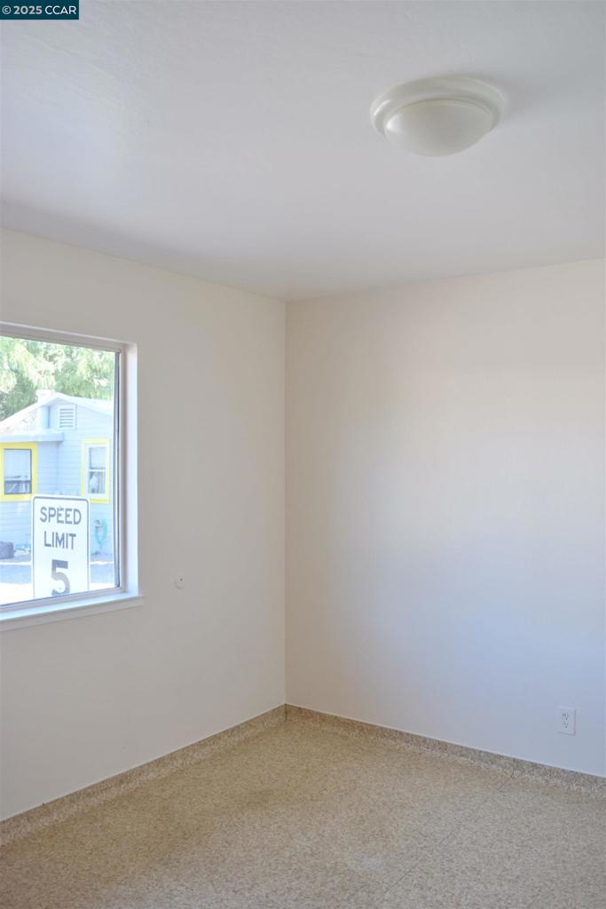 467 Parker Ave Property Photo 12
