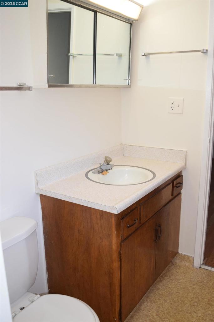 467 Parker Ave Property Photo 14