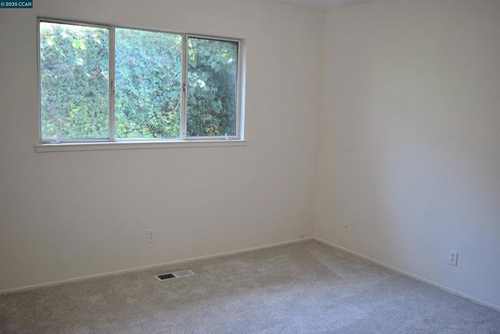 467 Parker Ave Property Photo 15