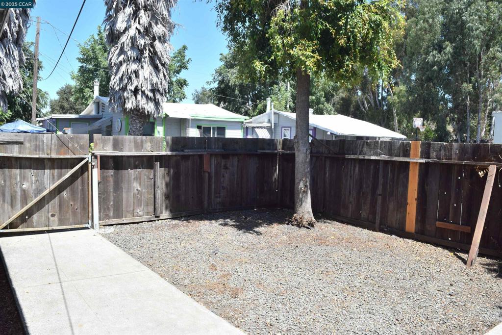 467 Parker Ave Property Photo 18