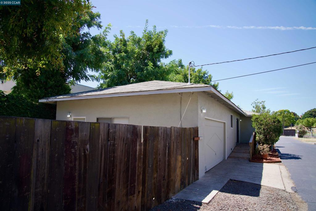467 Parker Ave Property Photo 19