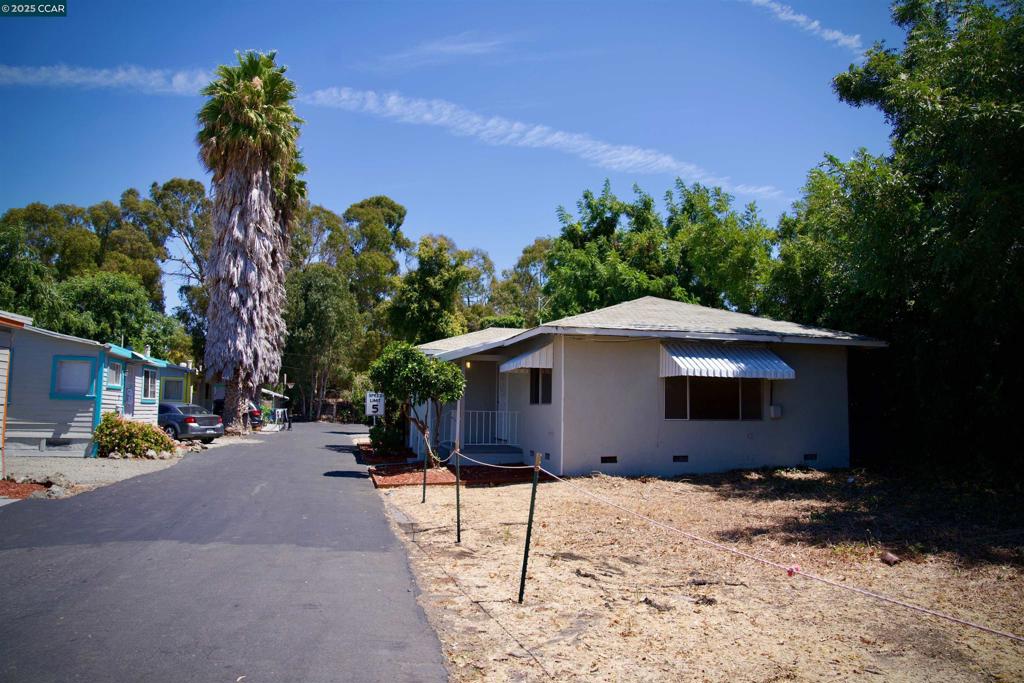 467 Parker Ave Property Photo 29