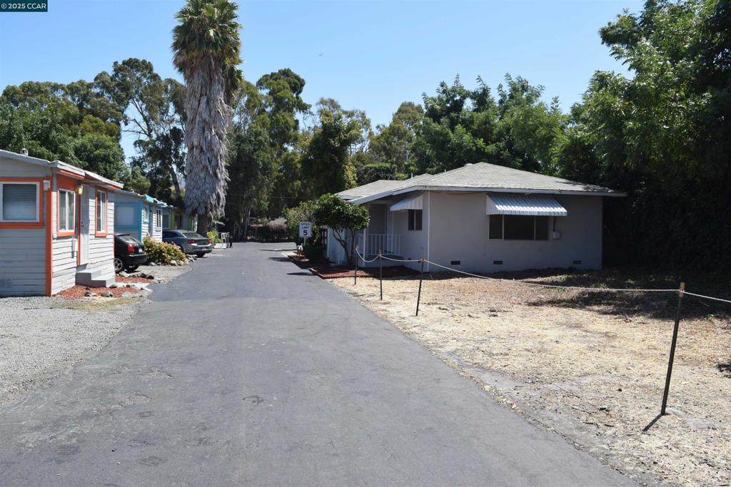 467 Parker Ave Property Photo 33