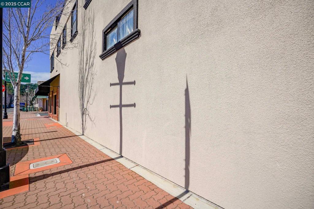 411 Ferry St Property Photo 5