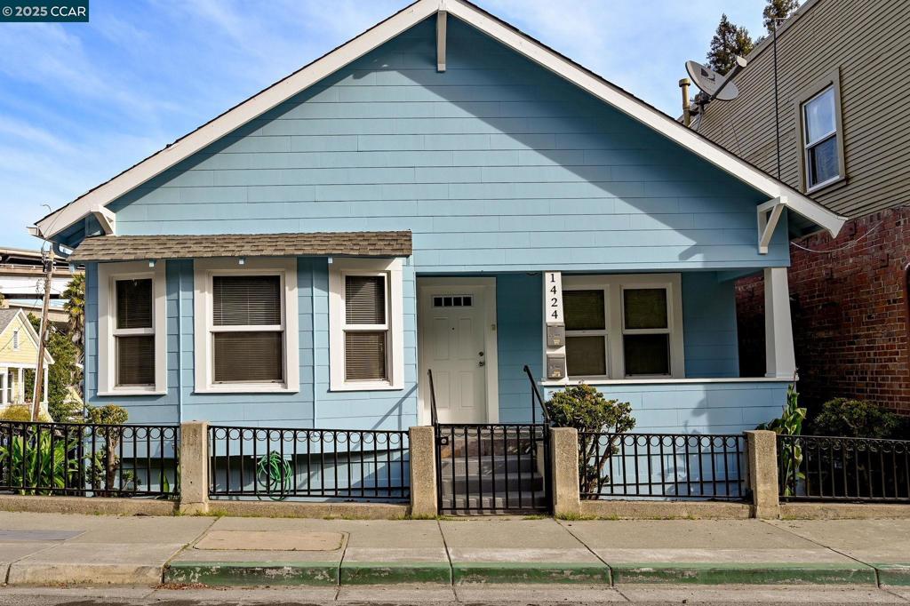 1424 Pomona St Property Photo
