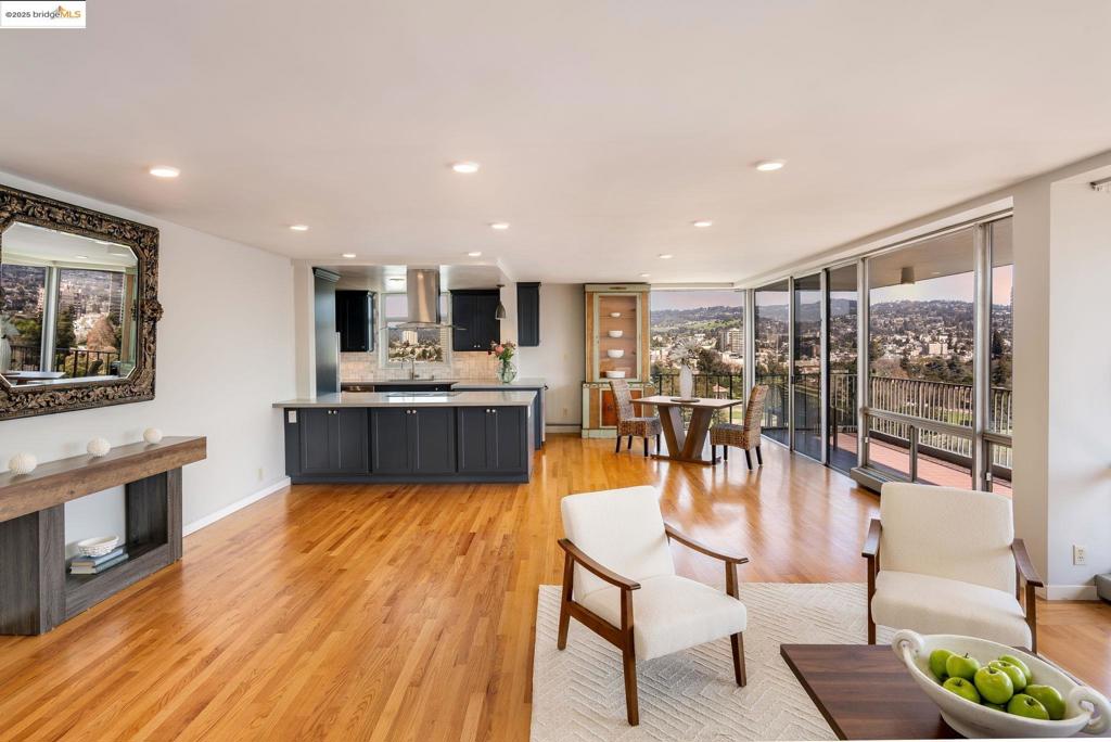 177 19th St 11e Property Photo 3