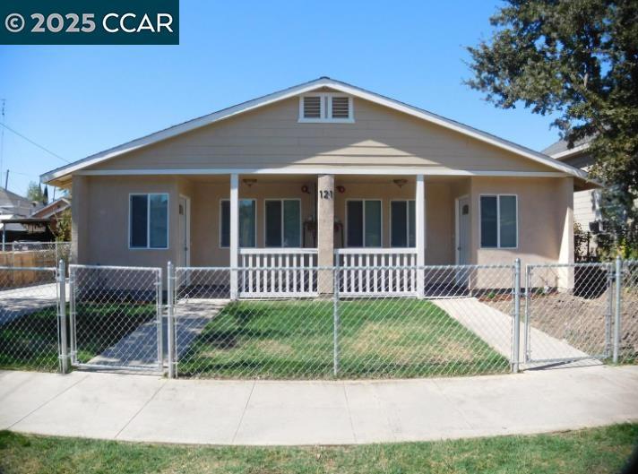 121 S Della St Property Photo