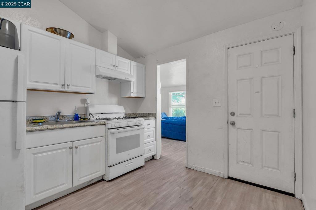 516 1st St Property Photo 16