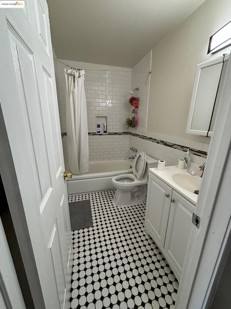 3020 35th Avenue Property Photo 17